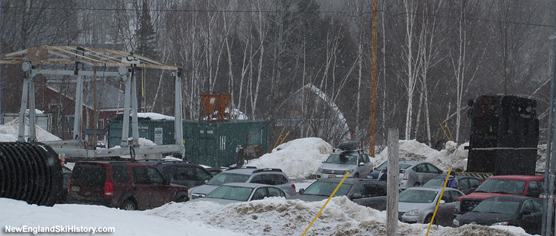 The future top terminal (right) (2015)