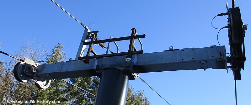 A cross arm (2016)