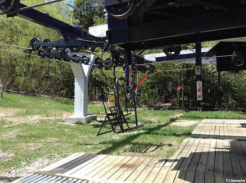 The bottom terminal (background) (2015)