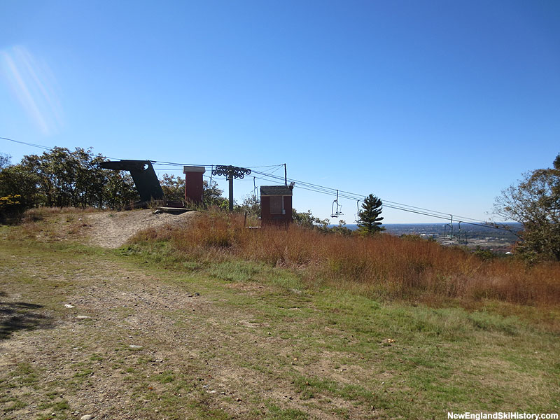 The top terminal of the Blue Hills double chairlift