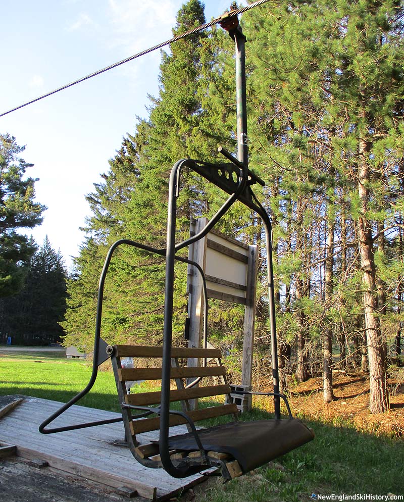 A chair (2018)