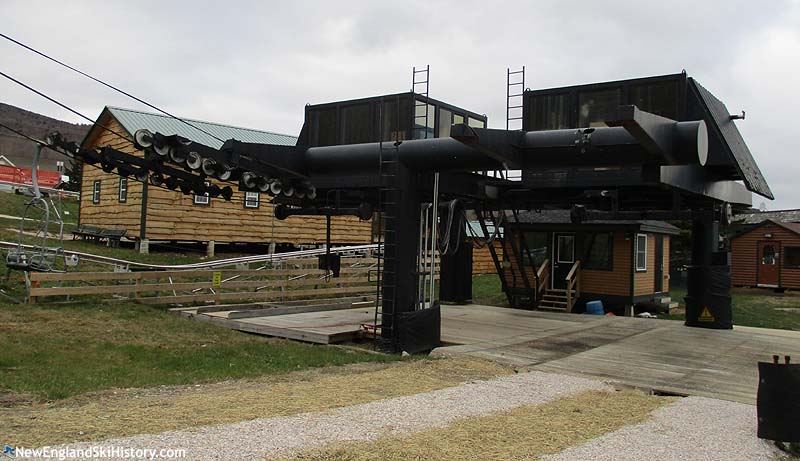 The bottom terminal (right) (2016)