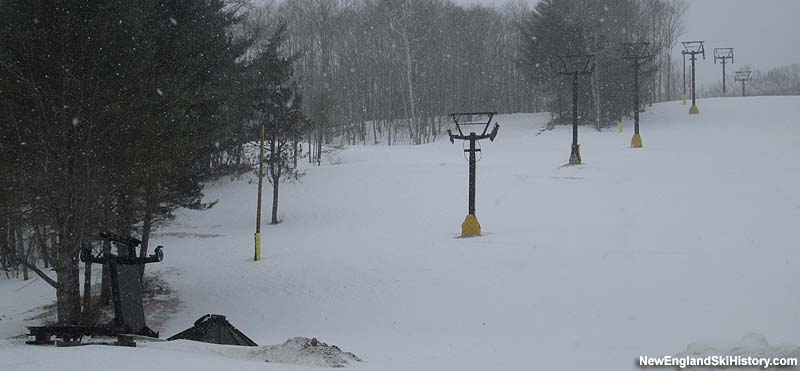 The partially installed double chairlift (March 2015)