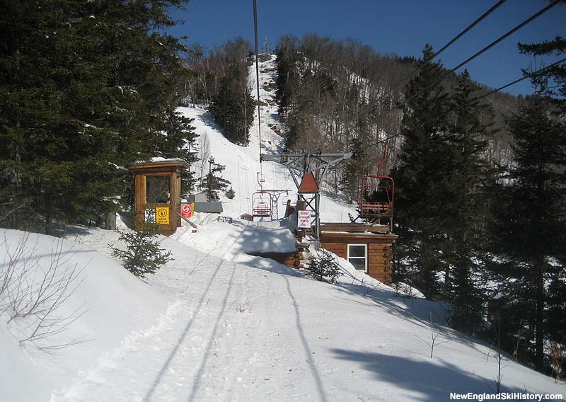 The beginning of the segment of the double chairlift above the Knoll